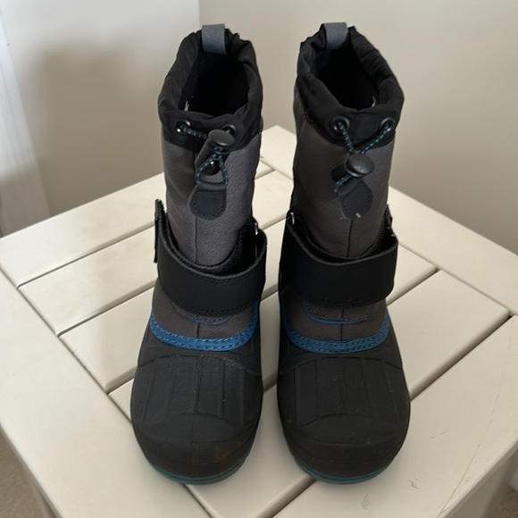 Cat and Jack Kids snow boots Size 13 - Picture 2 of 3